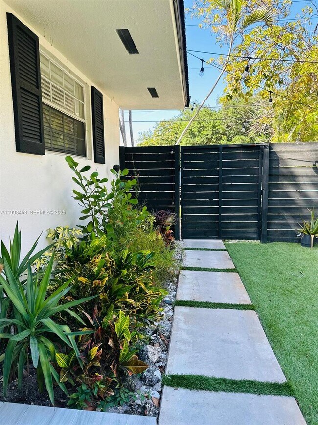 Photo - 1002 NE 119th St Unidad F