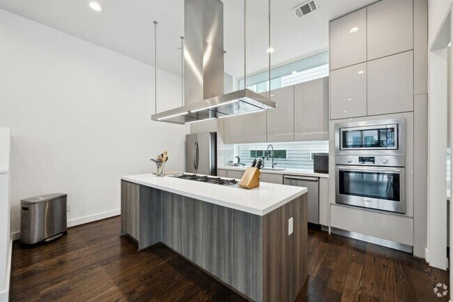 Building Photo - 5866 E Post Oak Ln Rental