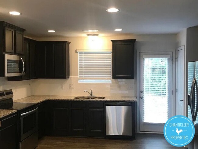 Building Photo - 5 Belhaven Dr