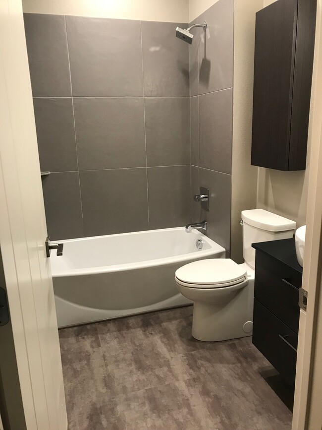 Bathroom - 414 Kirman Ave. Unit B