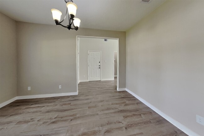 Photo - 30802 Sifton Dr