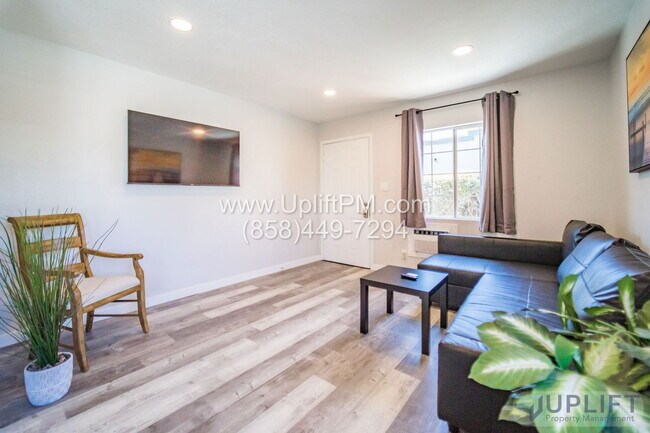 Photo - 4233 Swift Ave