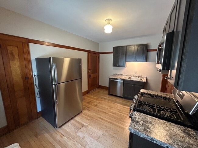 Building Photo - 1933 N Cambridge Ave