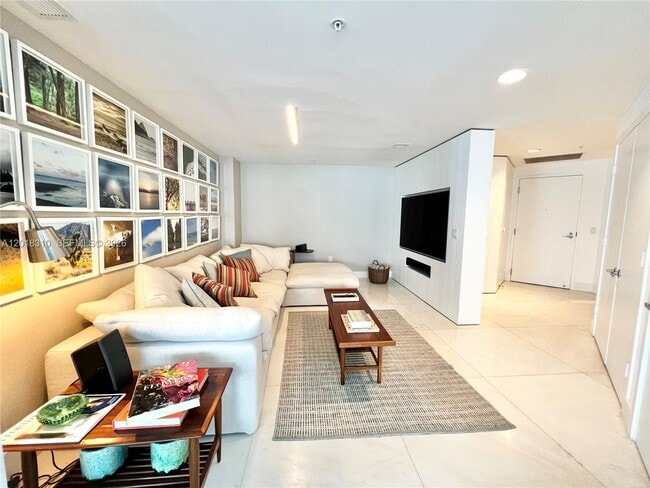 Building Photo - 17111 Biscayne Blvd Unit 1102