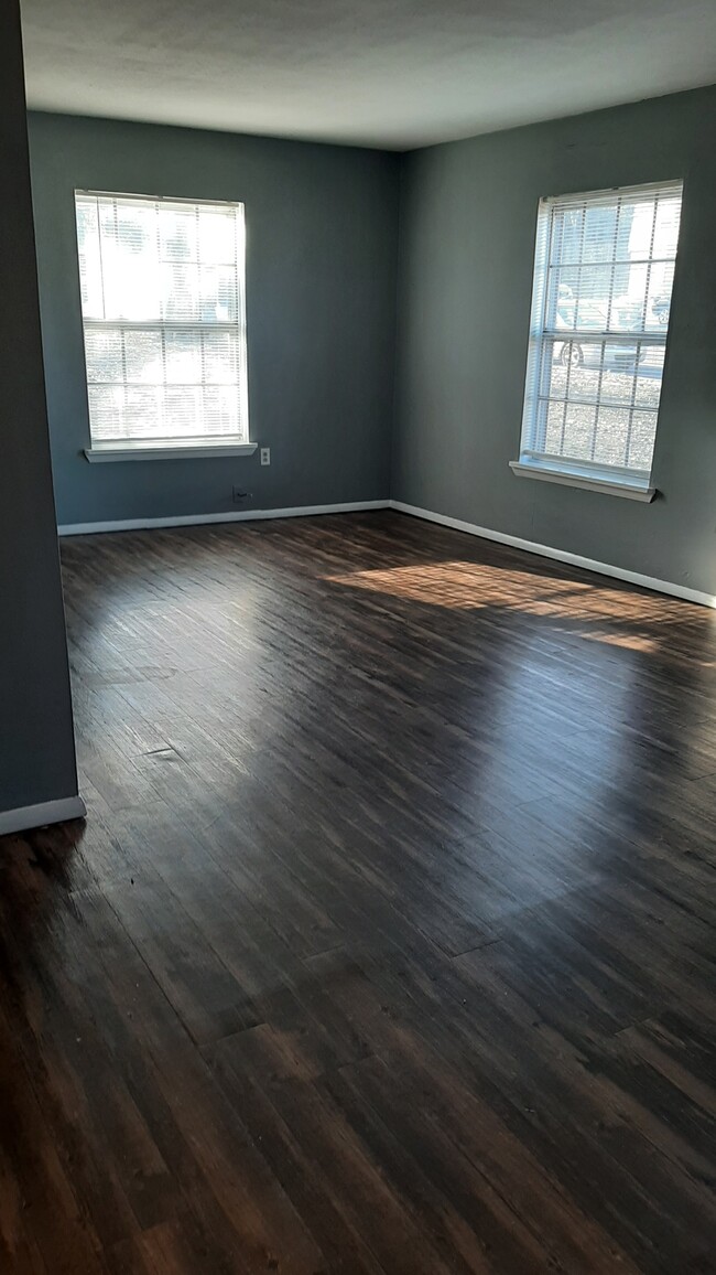 Living Room - 7500 Falling Leaves Cir Unidad Apt. 2