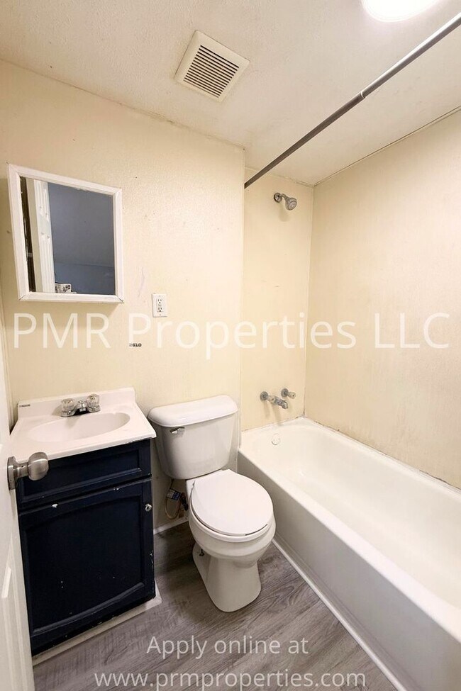 Photo - 4 Bedrooms / 1.5 Bathrooms House