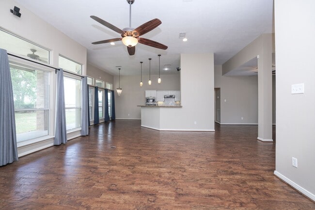 Photo - 105 Lawrence Marshall Dr