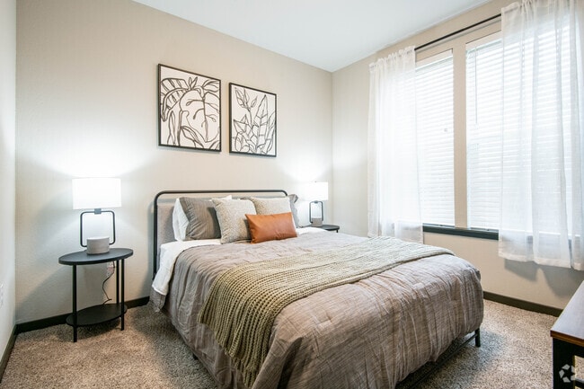 2BR, 2BA - 1090SF