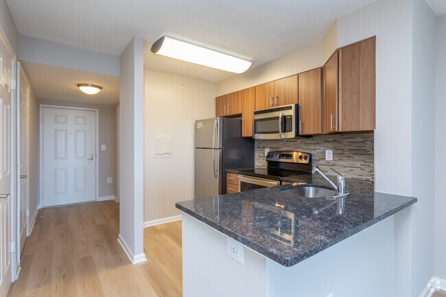 Studio - 656 SF - Lexington