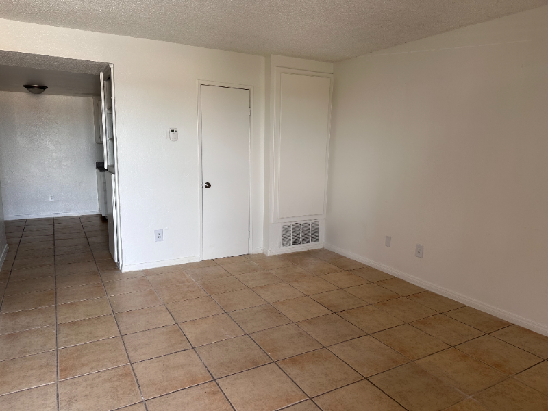 Photo - 11200 Auburn Ave Apartamento Unidad 1