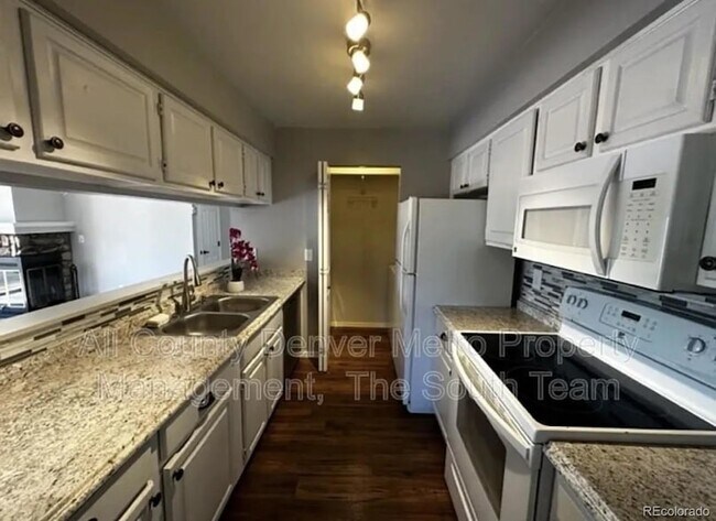 7379 S Gore Range Rd Unidad 207
