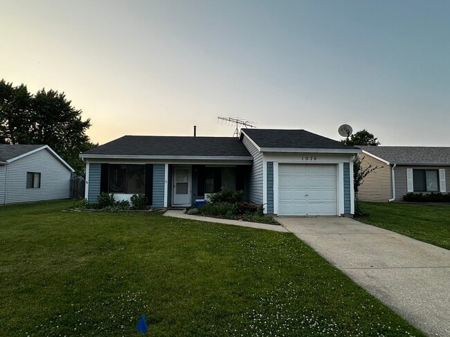Building Photo - 1076 Crestwood Ln Rental