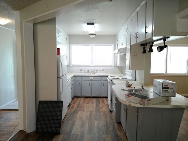 Photo - August move in