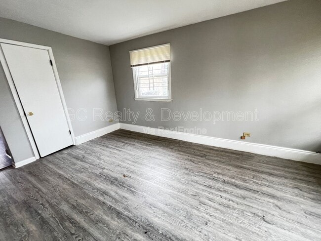 Photo - 9252 S Merrill Ave