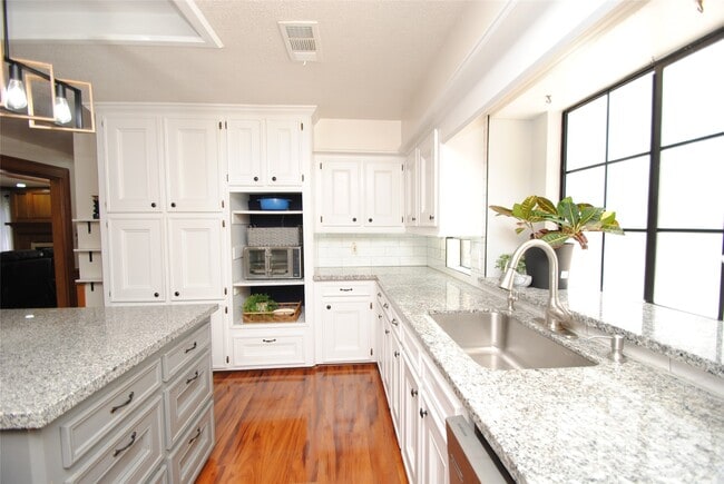 Photo - 15007 Pebble Bend Dr