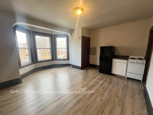 Building Photo - 626 W Lemon St Unit 2f