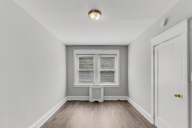 Building Photo - 7057 Cresheim Rd Rental