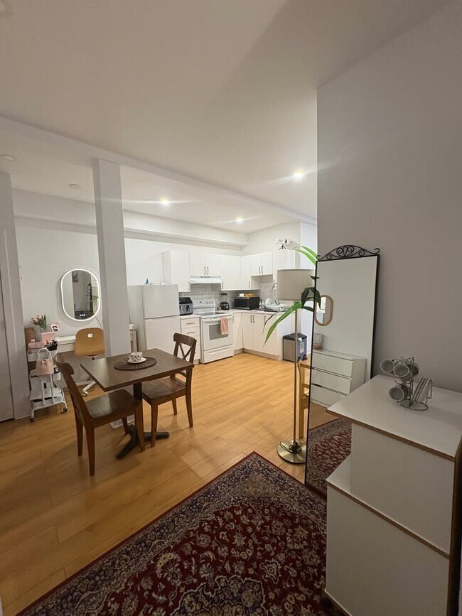 Photo - 5497 Av. Victoria Unité 105