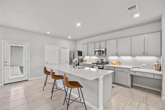 Photo - Baythorne Dr