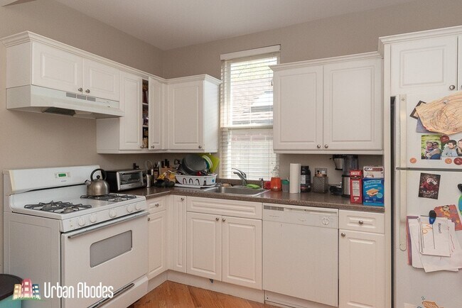 Photo - 3144 N Oakley Ave Unidad J03W