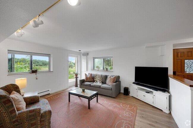 Building Photo - Awesome location! Newly Renovated 2BR Walk... Rental