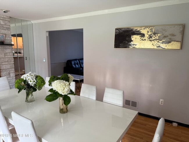 Photo - 241 Cliftwood Rd