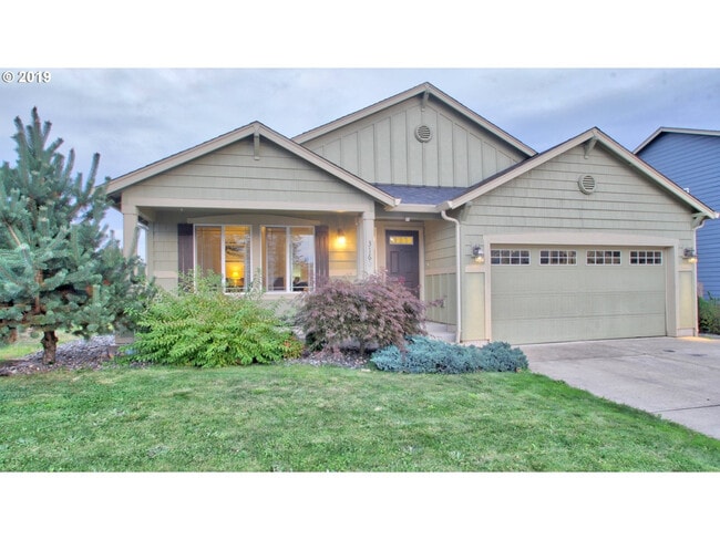 Building Photo - 3 Bedroom 2 Bath Single Level with Large F... Rental