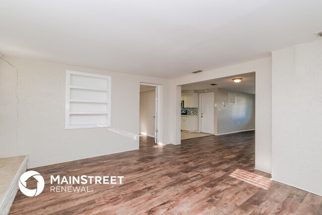 Photo - 1050 Normandy Blvd