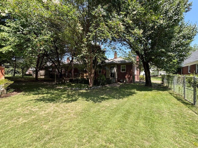 Photo - Cute Rosewood Bungalow