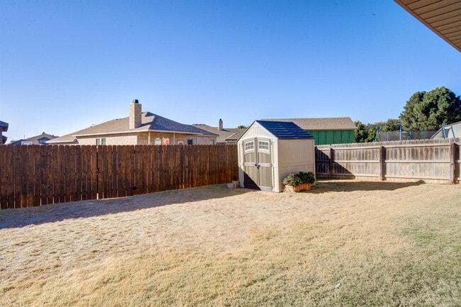 Photo - Immaculate newer 4/3/2 1/2 block from Quin...