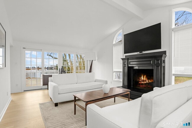 Photo - 85 Roton Ave