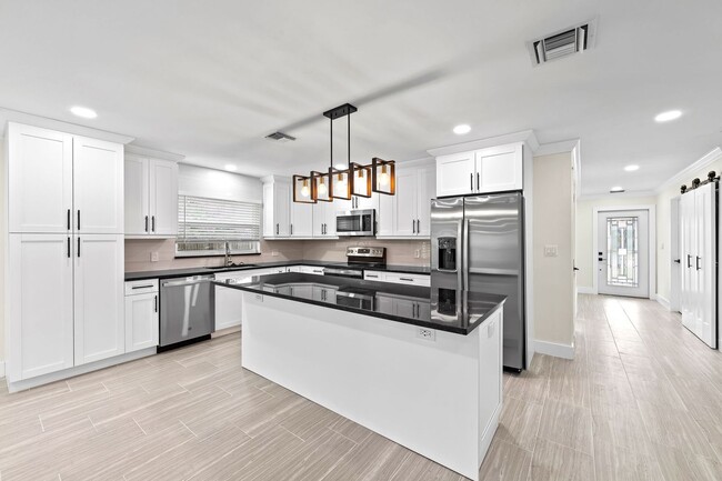 Naples Park - 3 Bedroom, 2 Bathroom - Annu... - Naples Park - 3 Bedroom, 2 Bathroom - Annu... House