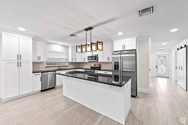 Building Photo - Naples Park - 3 Bedroom, 2 Bathroom - Annu... Rental