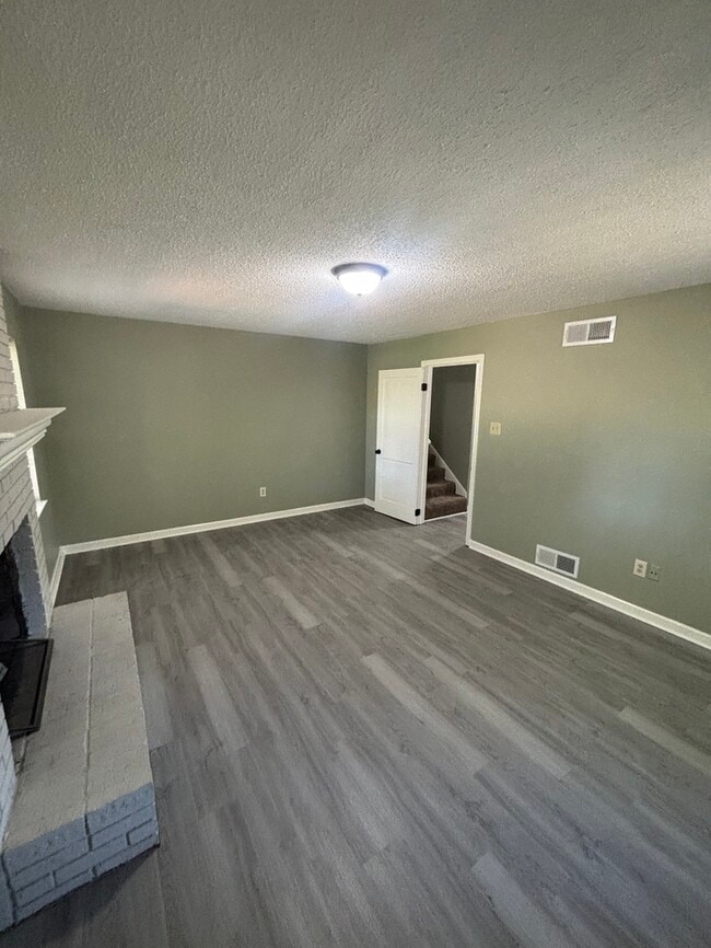 Photo - GORGEOUS 4 bedroom/ 3 bathroom HOME, SPACI...