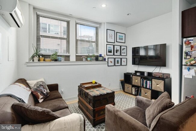 Building Photo - 427 Monroe St Unit 102