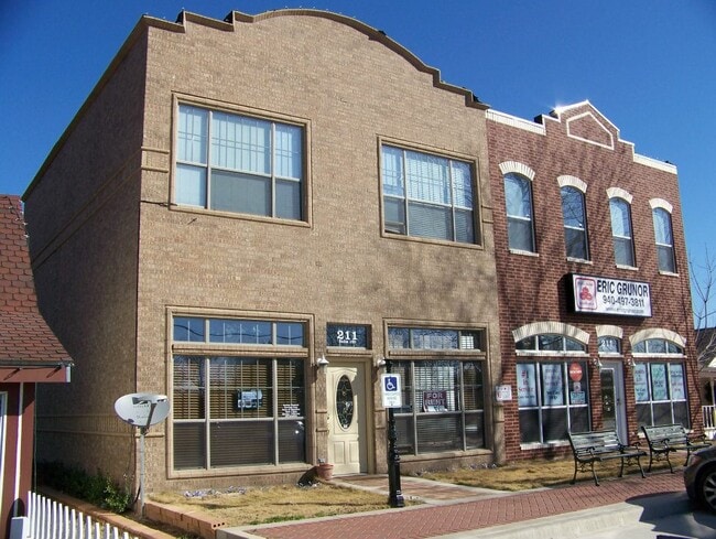 Photo - 211 Main Street
