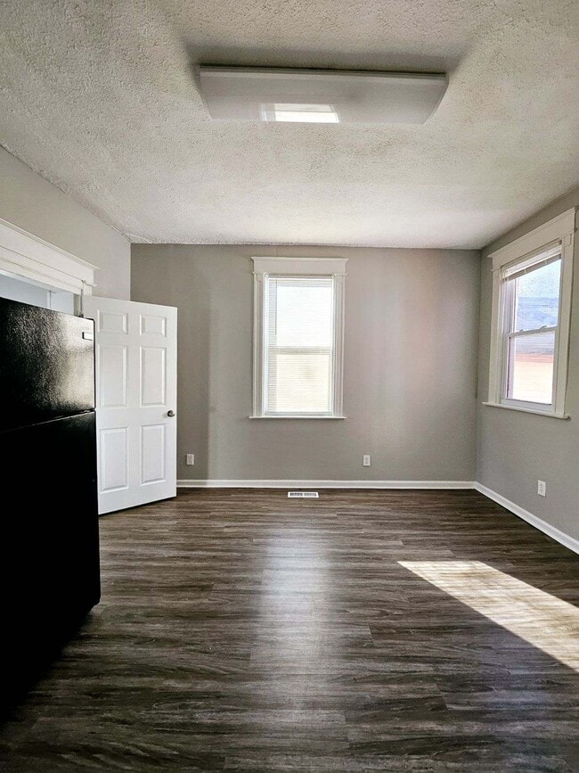 Photo - 2422 Warren St