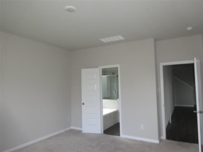 Photo - 2116 Graham Pt Wy