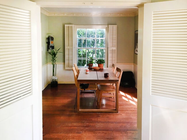 Dining Room - 5968 San Vicente Blvd Unit 1
