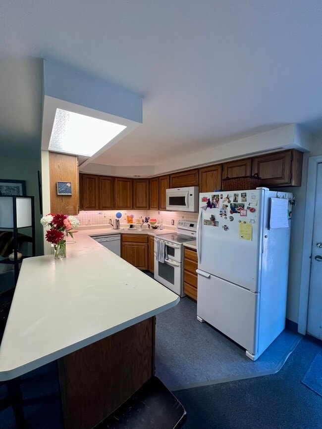 Photo - Available Nov 1st / Furnished / 1-Car Gara...