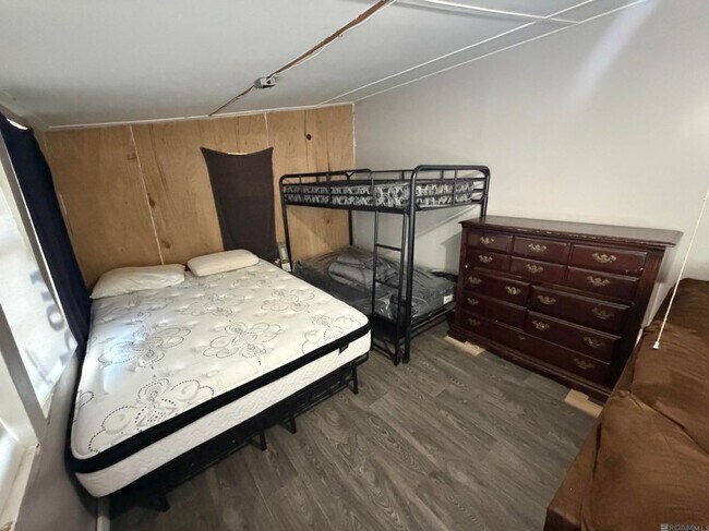 Photo - 6865 Island Rd