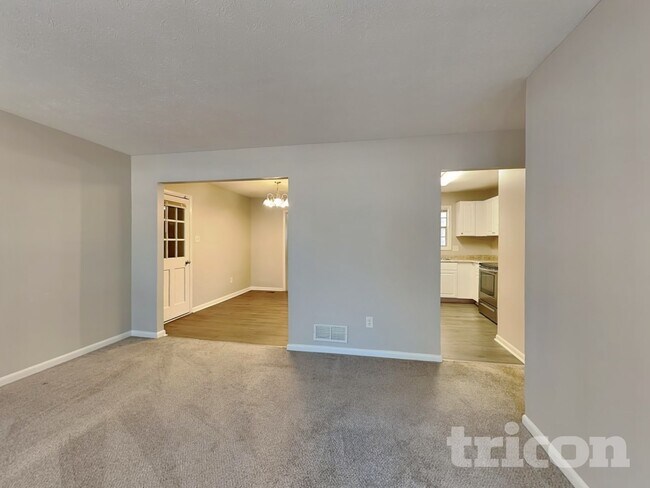 Photo - 1382 Peggy Ln NW