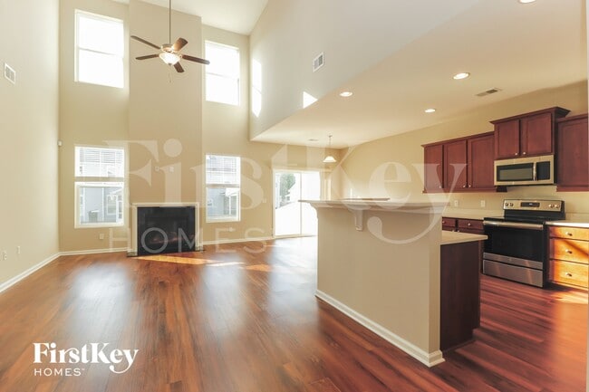 Photo - 326 Silverleaf Ln