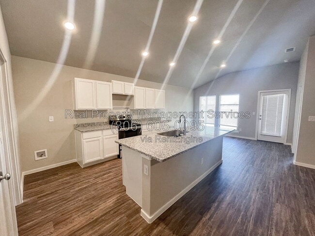 Photo - 2101 N Avenue L
