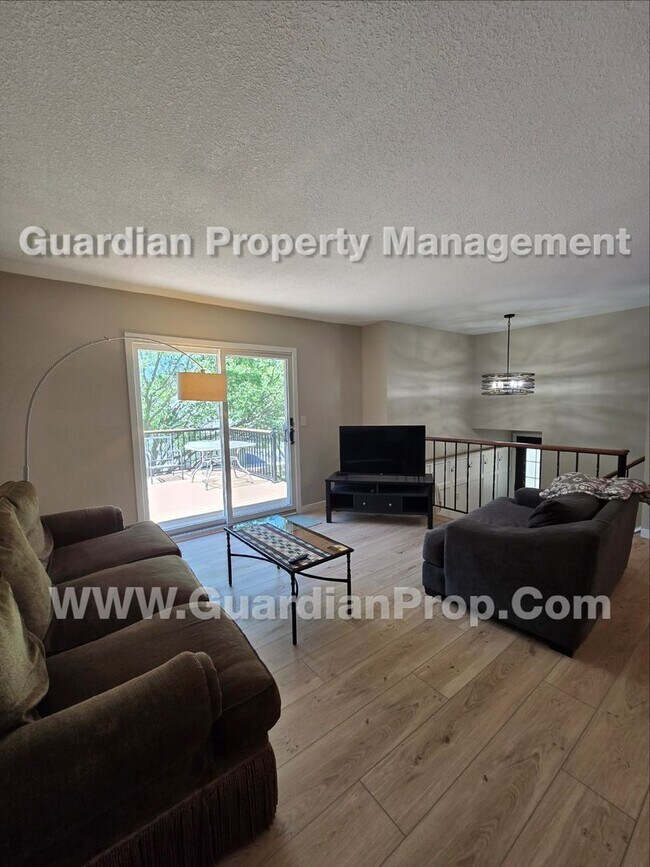 Photo - Chanhassen updated Townhome, Park view, Large private deck + Walkout Patio, available Aug