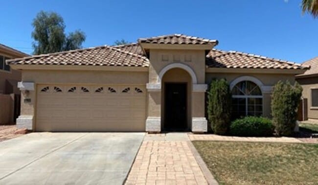 Building Photo - 3 Bedroom, 2 Bath Home Available 09/06/25!