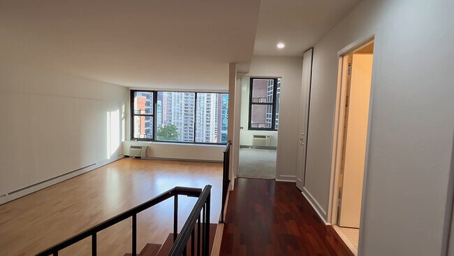 Building Photo - 833 N Dearborn St Unit #17