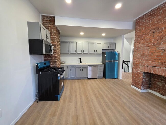 Photo - Fully Updated 4 bedroom 2 bathroom Apartment for rent in the Northside!