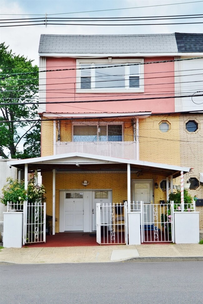 Building Photo - 121 Garfield Ave Unit 3