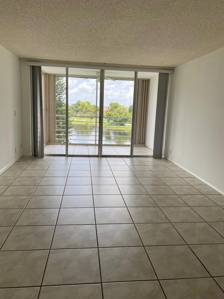 Photo - 9440 Poinciana Pl Unit 404